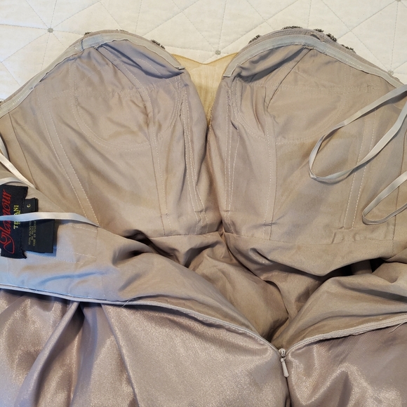 Glamour by TERANI COUTURE HOMECOMING 1622H1156 Size 6. - Picture 12 of 13